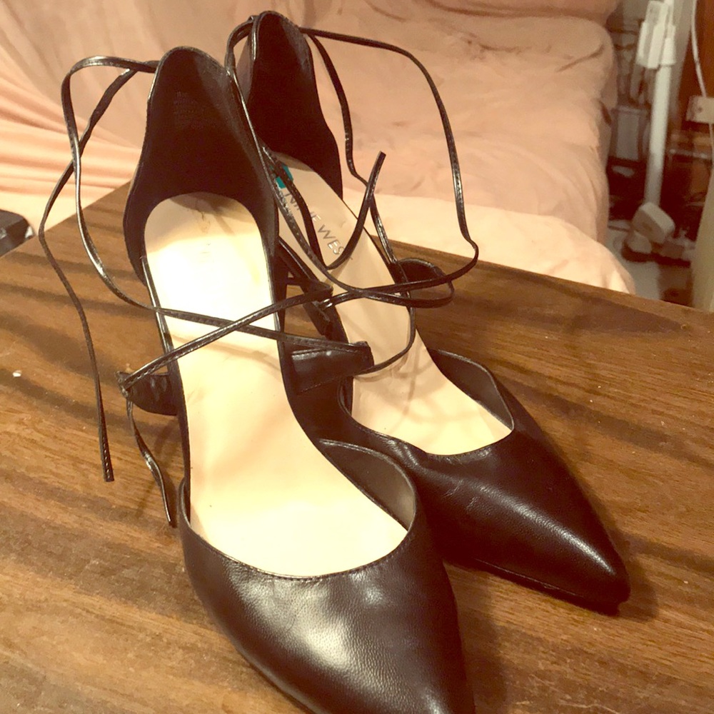 Cross tie shoes